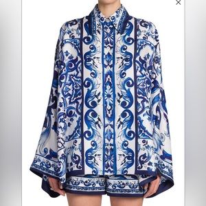 DOLCE&GABBANA
Blu Mediterraneo Oversized Printed Kimono-Sleeve Shirt.